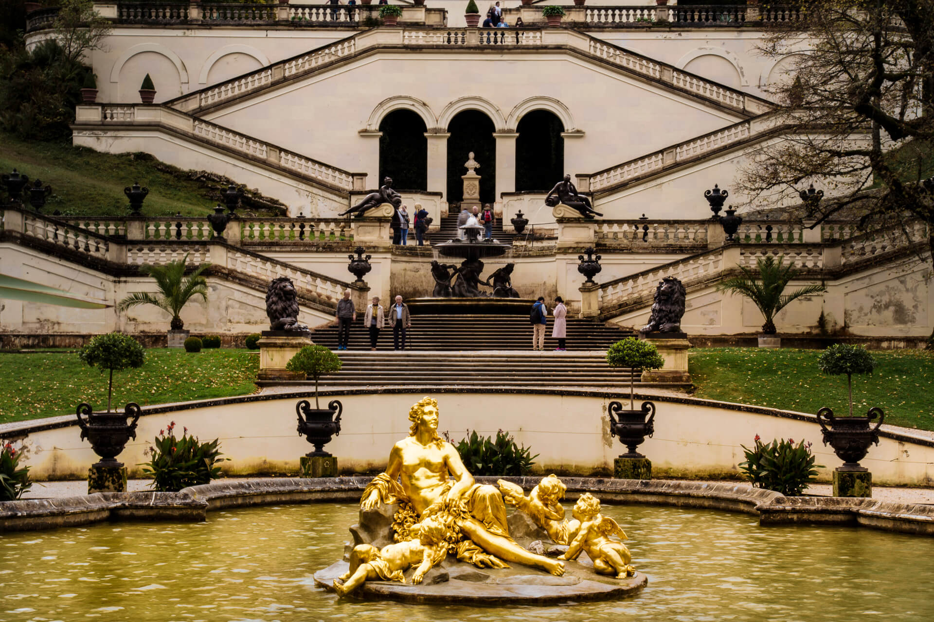 estatua-de-un-templo (1)